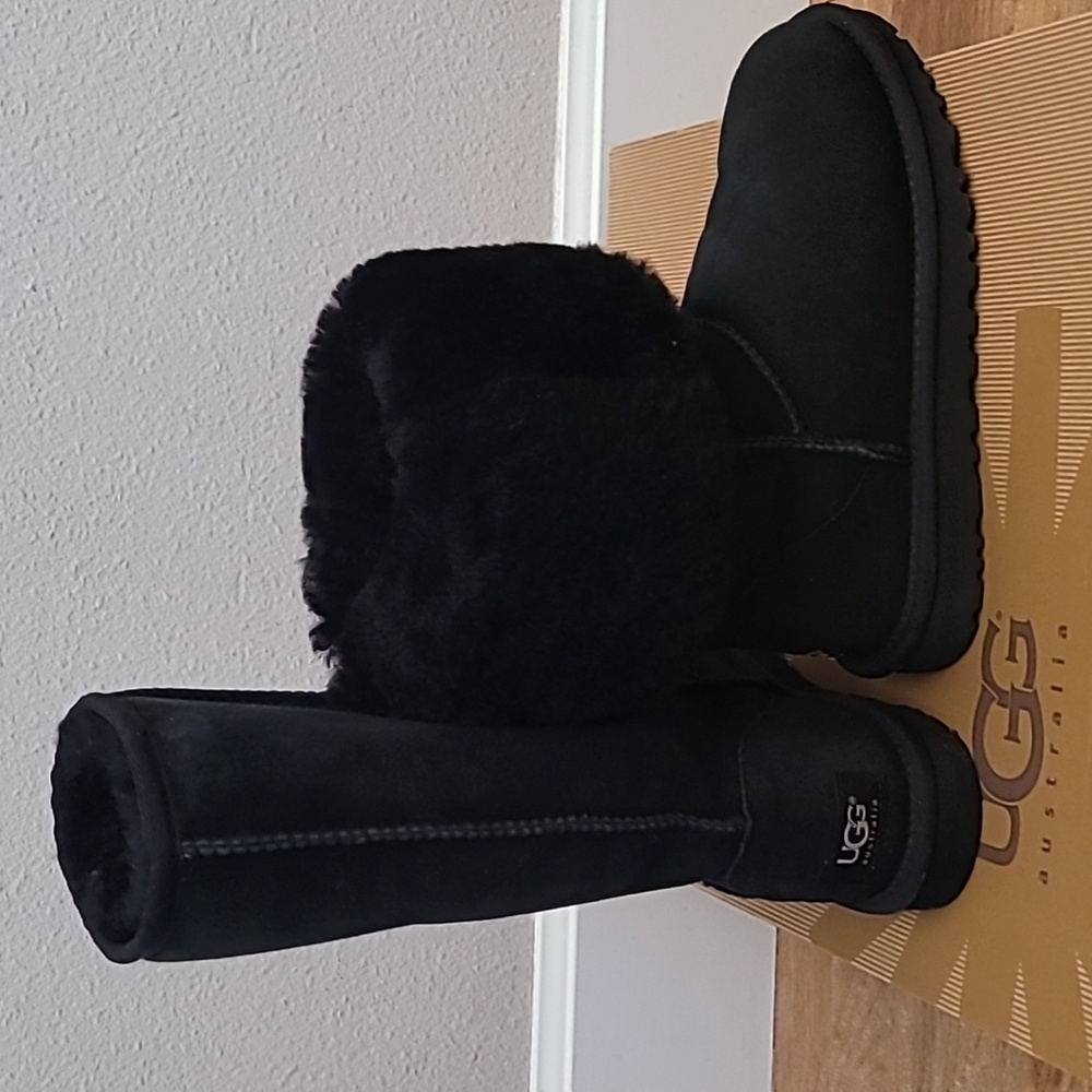NWT UGG classic Tall Boots